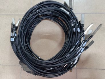 DAC 800G OSFP to 4x200G OSFP cable