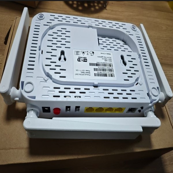 H62G FTTH WiFi 5 4 Antenna back side